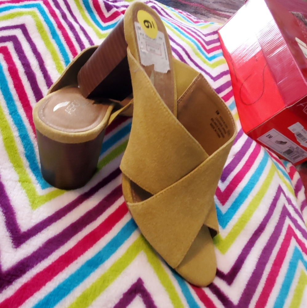 AEROSOLES HeelRest - Picture 2 of 3